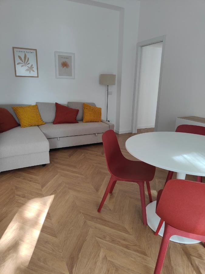 Appartamento Elegante Bilocale A Milano Con Balcone Esterno foto
